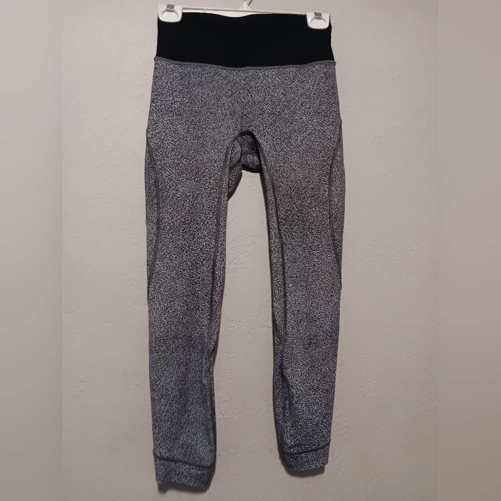Lululemon Athletica‎ Run The Day Legging SzS Gray/Black Crop Lightweight